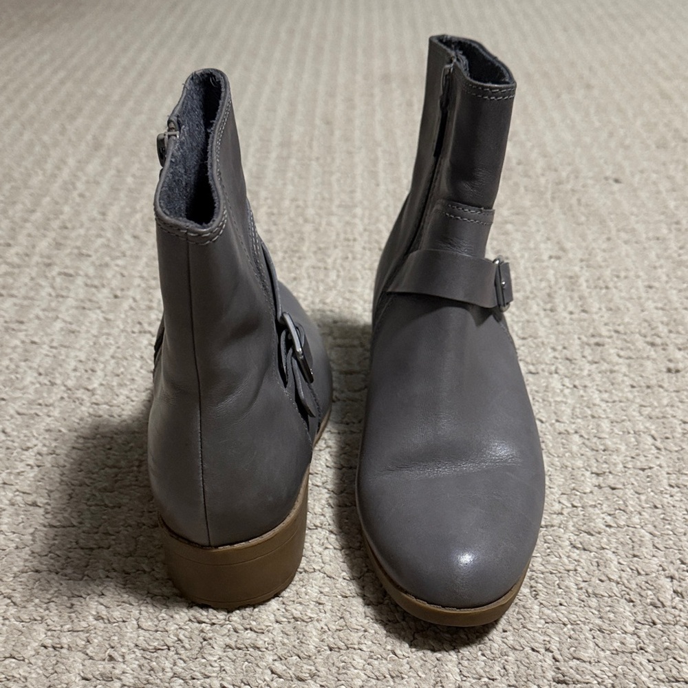 COLE HAAN GRAND.OS waterproof ankle boots gray silver buckle 8.5B